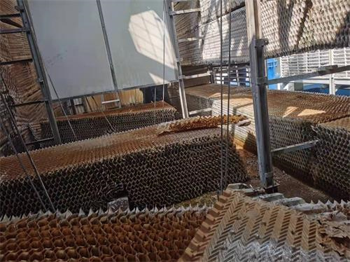 如何正確選擇冷卻塔及冷卻塔選型注意事項(xiàng)(冷卻塔填料凝固怎么拆除)